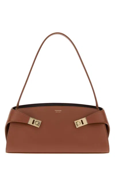FERRAGAMO SALVATORE FERRAGAMO HUG SH EW