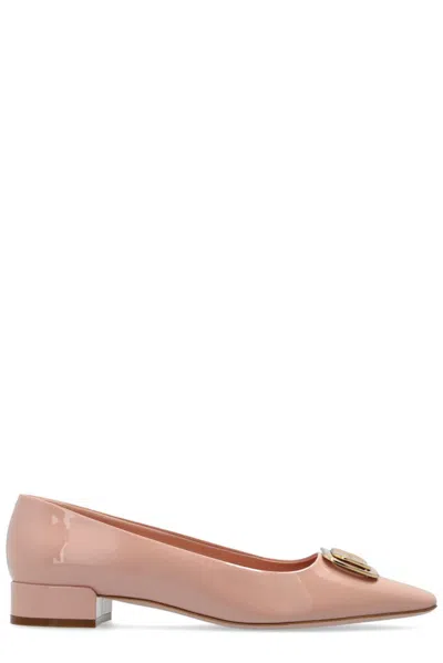 Ferragamo Venera 20 Vara Plate Pumps In Patent Leather In Pink