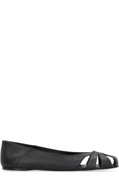 Ferragamo Gancini Ornament Flat Ballerina Shoes In Black