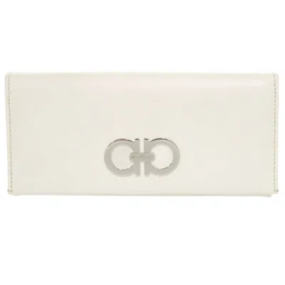 Pre-owned Ferragamo Salvatore  White Leather Long Wallet (bi-fold) ()