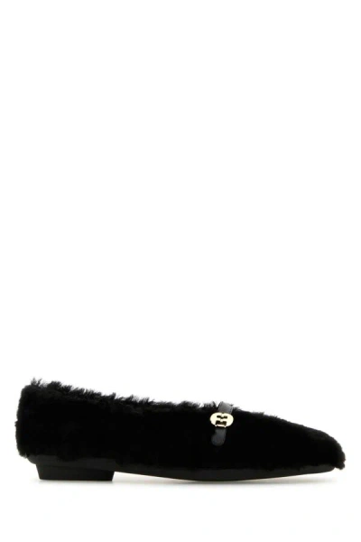 Ferragamo Chic Shearling Ballet Flats With Leather Accents In Black