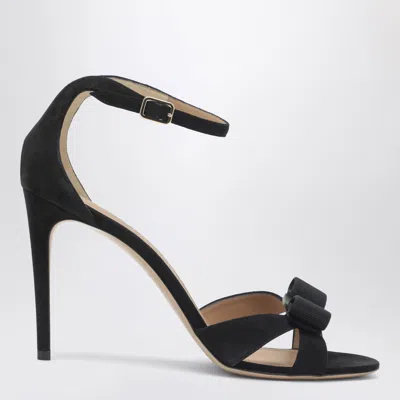 Ferragamo Roxy 90 Vara Bow Suede Sandals In Black