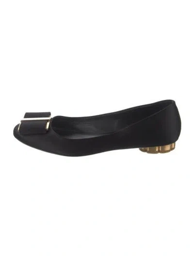 Pre-owned Ferragamo Satin Bow Accents Flats In Black