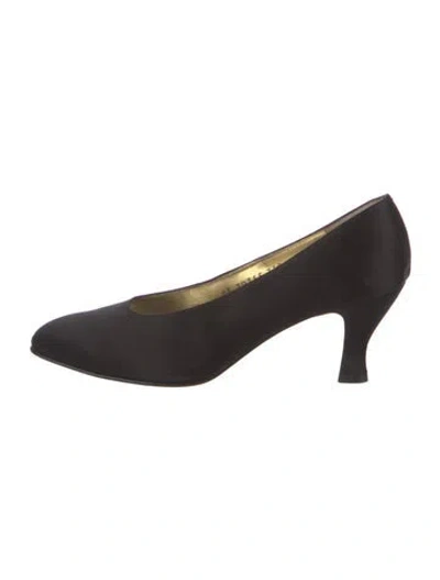 Pre-owned Ferragamo Satin Pumps In Black