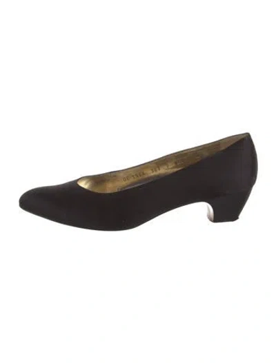 Pre-owned Ferragamo Satin Pumps In Black