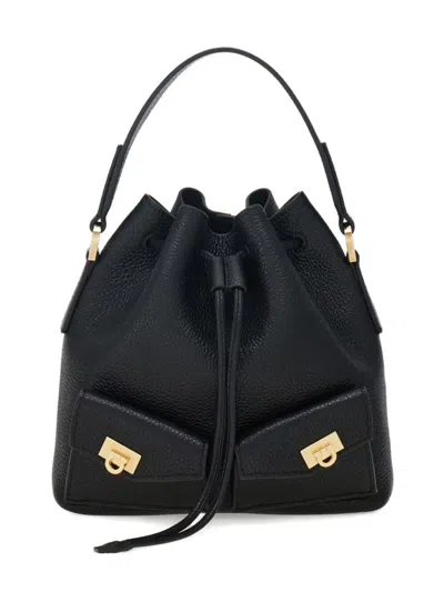 Ferragamo Secchiello Multipocket Con Fibbia Hug