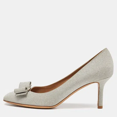 Ferragamo Silver Glitter Vara Bow Round Toe Pumps In Gray