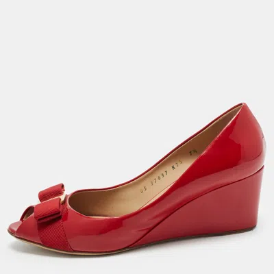 Pre-owned Ferragamo Sissi Bow Size 38 Red Patent Leather Peep Toe Wedge Pumps