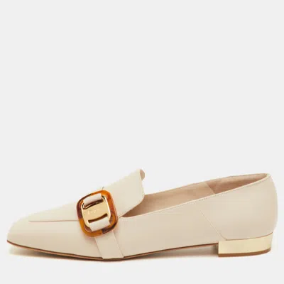 Pre-owned Ferragamo Size 41 Slip On Cream Leather Loafers In White