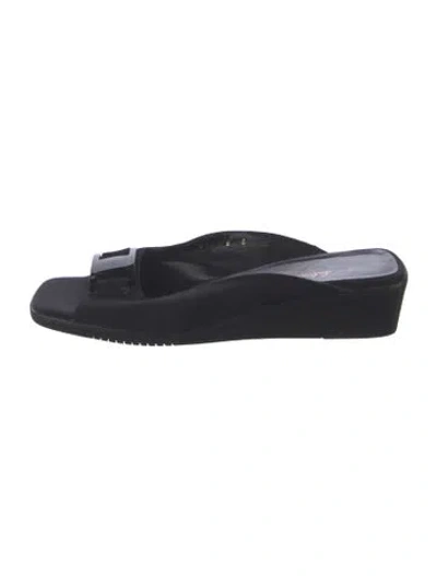 Pre-owned Ferragamo Slides In Black