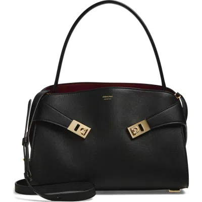 FERRAGAMO FERRAGAMO SMALL HUG LEATHER SHOULDER BAG