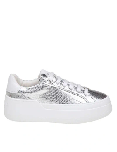 Ferragamo Sneakers In Pelle Laminata Stamopa Rettile In White