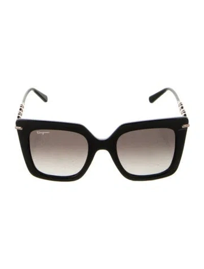 Pre-owned Ferragamo Square Gradient Sunglasses In Black