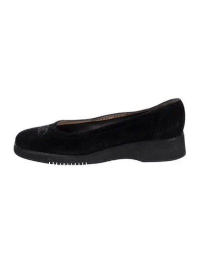 Pre-owned Ferragamo Suede Ballet Flats In Black
