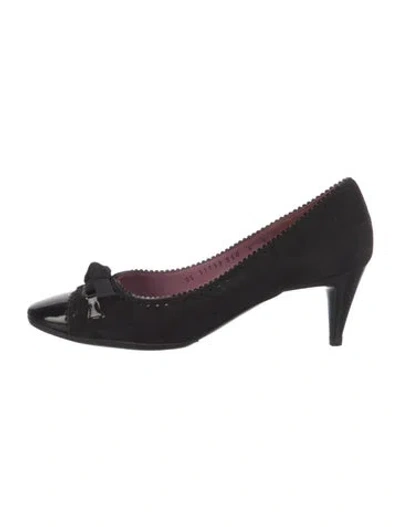 Pre-owned Ferragamo Suede Bow Accents Pumps In Black