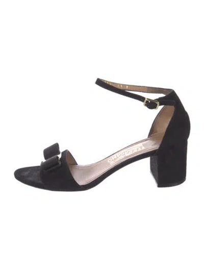 Pre-owned Ferragamo Suede Bow Accents Sandals In Black