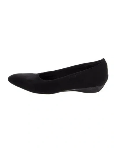Pre-owned Ferragamo Suede Flats In Black