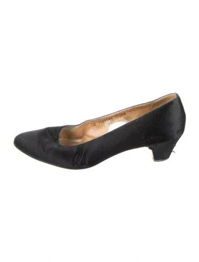 Pre-owned Ferragamo Suede Flats In Black