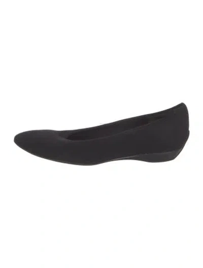 Pre-owned Ferragamo Suede Flats In Black