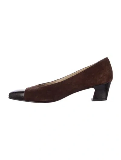 Pre-owned Ferragamo Suede Flats In Brown