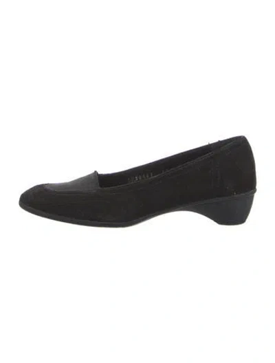 Pre-owned Ferragamo Suede Loafers In Black