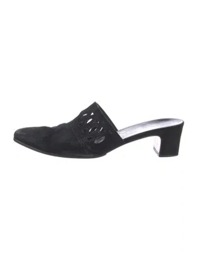 Pre-owned Ferragamo Suede Mules In Black