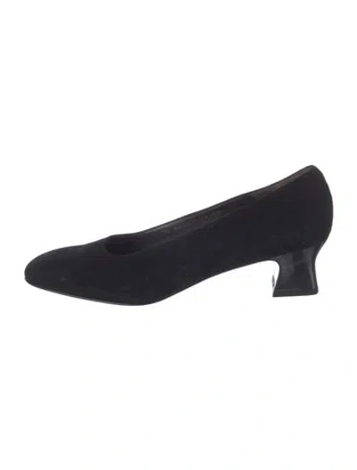 Pre-owned Ferragamo Suede Pumps In Black