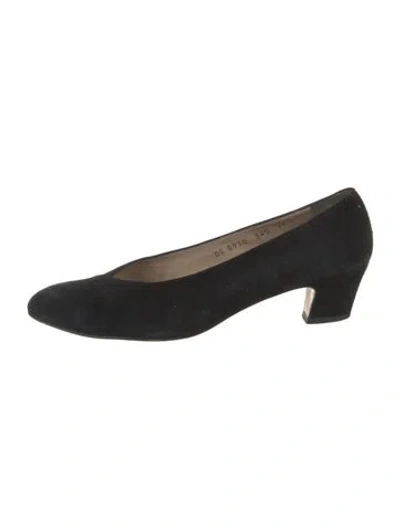 Pre-owned Ferragamo Suede Pumps In Black