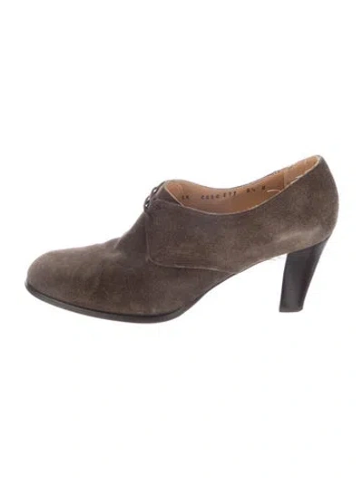 Pre-owned Ferragamo Suede Pumps In Brown