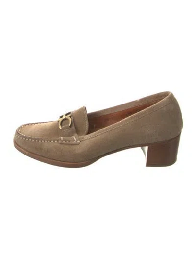 Pre-owned Ferragamo Suede Pumps In Neutral