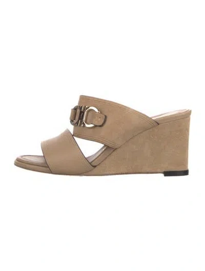 Pre-owned Ferragamo Suede Slides In Neutral