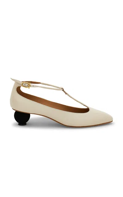 Ferragamo Tessie Leather Pumps In White