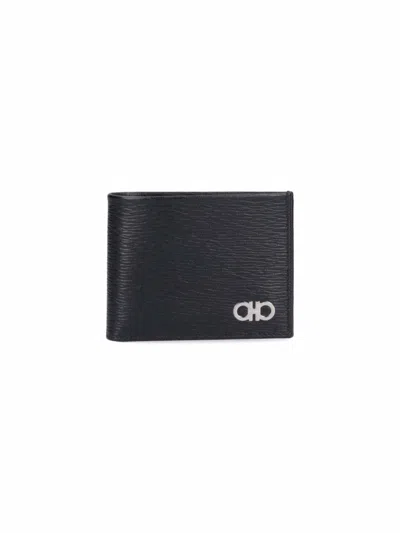 FERRAGAMO TEXTURED BIFOLD WALLET WITH POLISHED LOGO EMBLEM