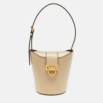 Ferragamo Trifolio Beige Smooth Leather Shoulder Bag In Sand