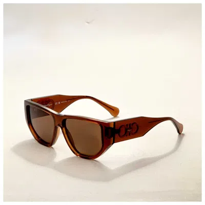 Ferragamo Unisex Sunglasses In Burgundy