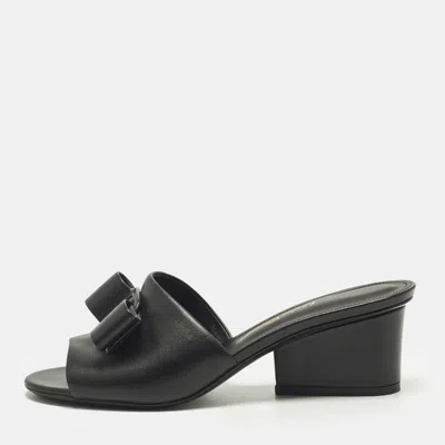 Pre-owned Ferragamo Valery Size 37 Black Leather Slide Sandals