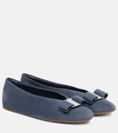 Ferragamo Vanna Bow-detail Suede Ballet Flats In Blue