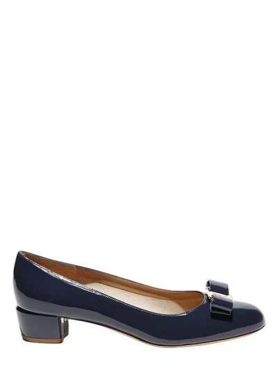 Ferragamo Vara Bow Leather Low Pumps In Oxford Blue