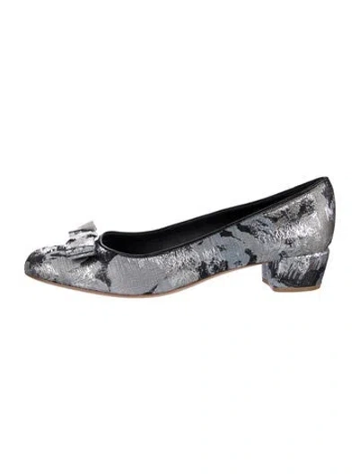 Pre-owned Ferragamo Vara Bow Accent Floral Print Pumps In Gray