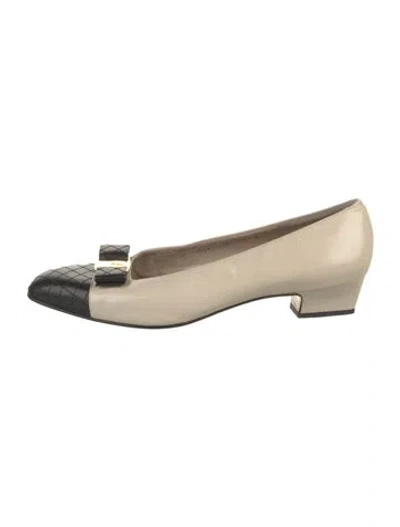 Pre-owned Ferragamo Vara Bow Accent Leather Ballet Flats In Neutral