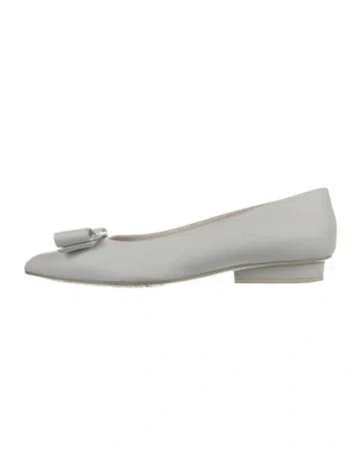 Pre-owned Ferragamo Vara Bow Accent Leather Ballet Flats In White