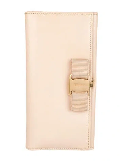 Pre-owned Ferragamo Vara Bow Accent Leather Continental Wallet In Neutrals