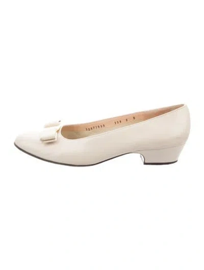 Pre-owned Ferragamo Vara Bow Accent Leather Flats In Neutral