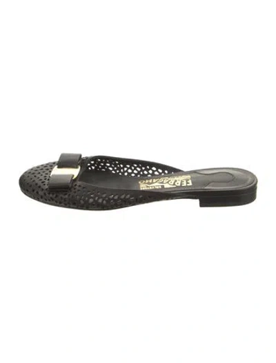 Pre-owned Ferragamo Vara Bow Accent Leather Mules In Black