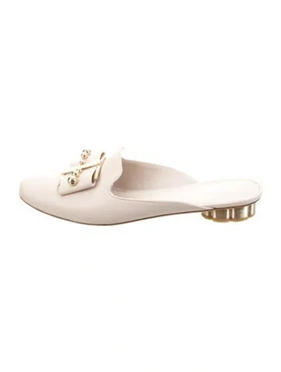 Pre-owned Ferragamo Vara Bow Accent Leather Mules In Neutral