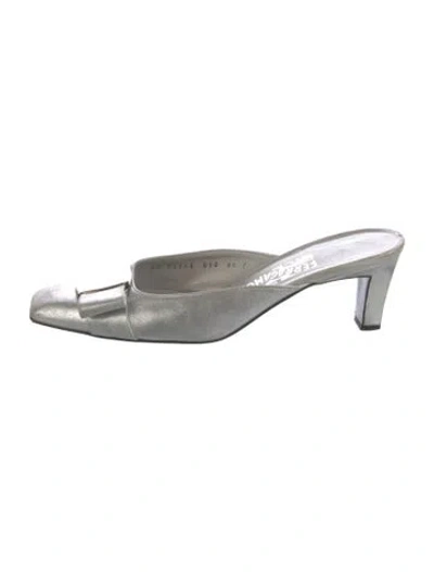 Pre-owned Ferragamo Vara Bow Accent Leather Mules In Silver