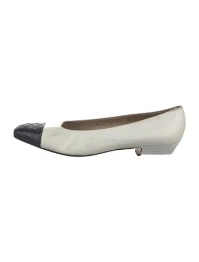 Pre-owned Ferragamo Vara Bow Accent Leather Mules In White