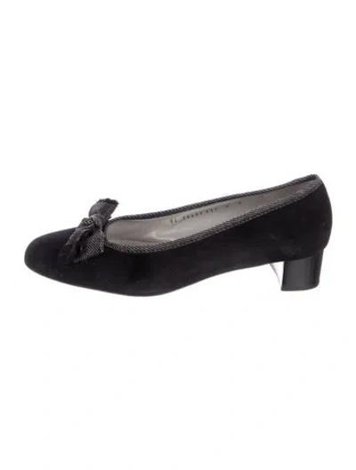 Pre-owned Ferragamo Vara Bow Accent Leather Pumps In Black