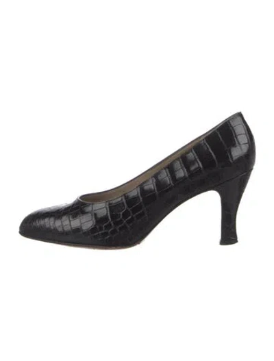 Pre-owned Ferragamo Vara Bow Accent Leather Pumps In Black