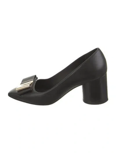 Pre-owned Ferragamo Vara Bow Accent Leather Pumps In Black